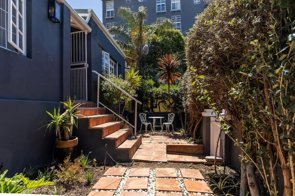 Ferienhaus Hidden De Waterkant With Tranquil Garden