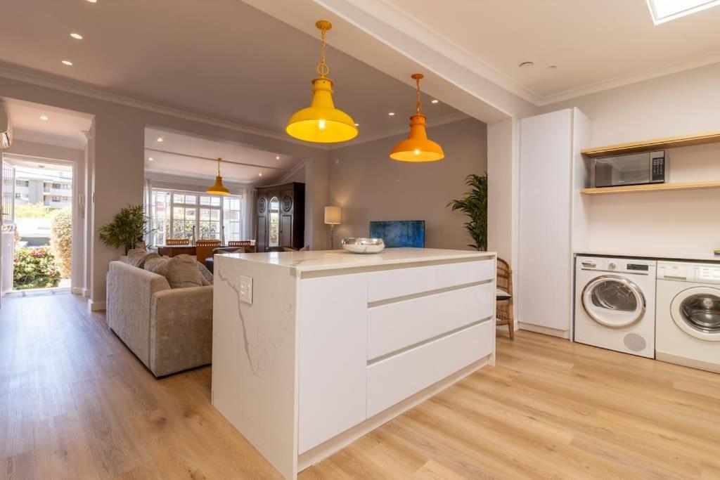 Hidden De Waterkant With Tranquil Garden Ferienhaus *