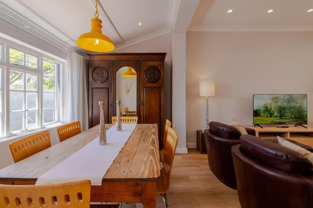Hidden De Waterkant With Tranquil Garden Ferienhaus *
